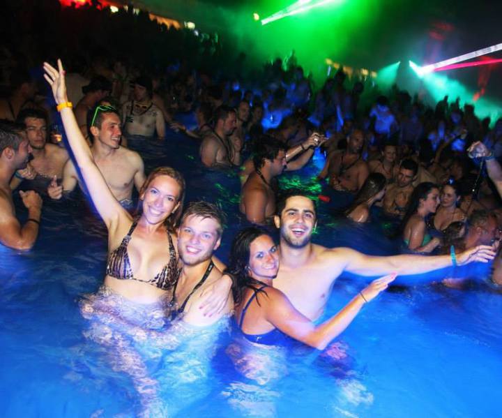 DESPEDIDAS DE SOLTEROS POOL PARTY